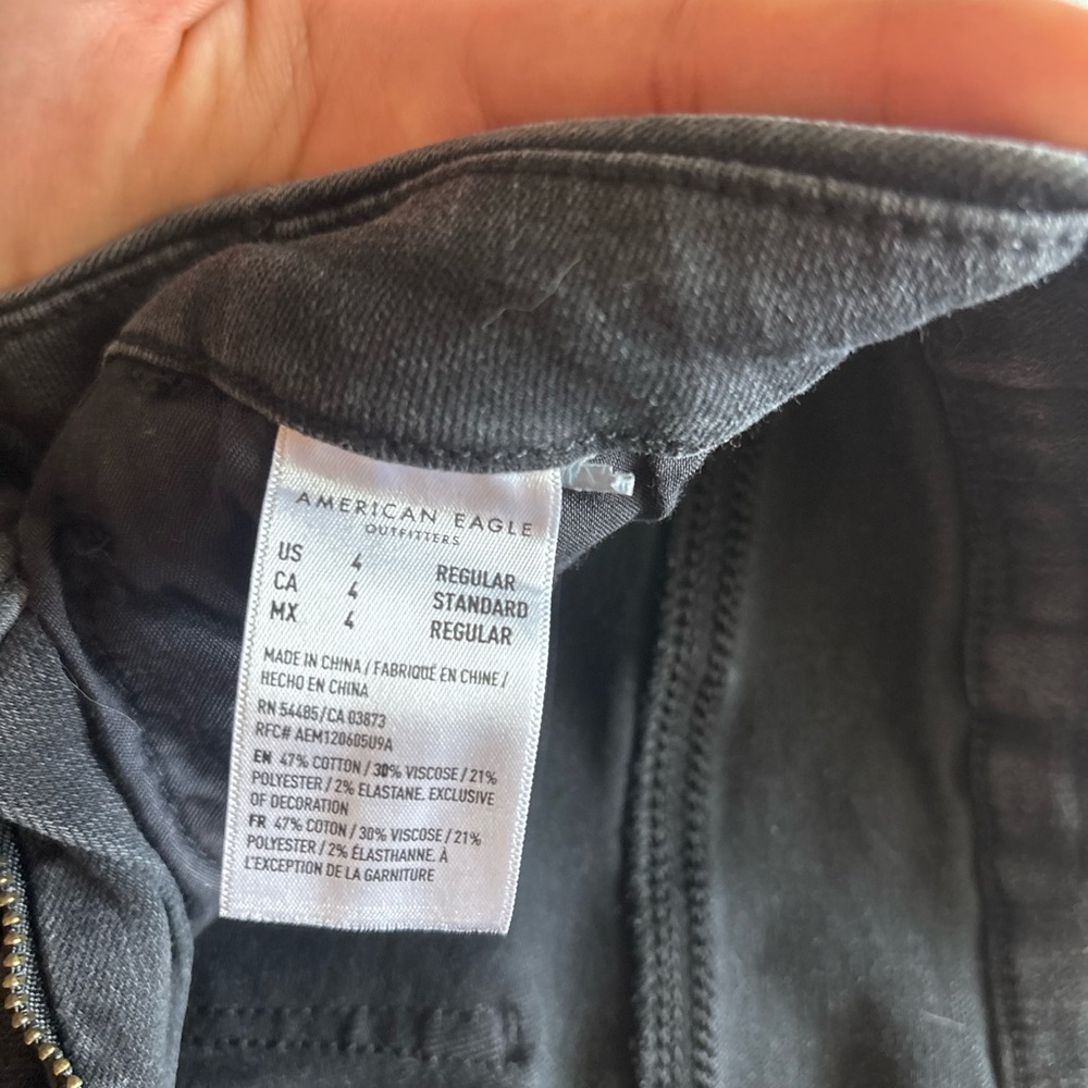 American Eagle Black Ripped Jeans - Picture 4 of 4